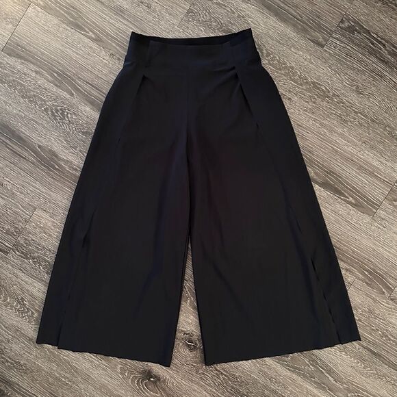Athleta Cosmic Wrap Crop Pant - Picture 1 of 6